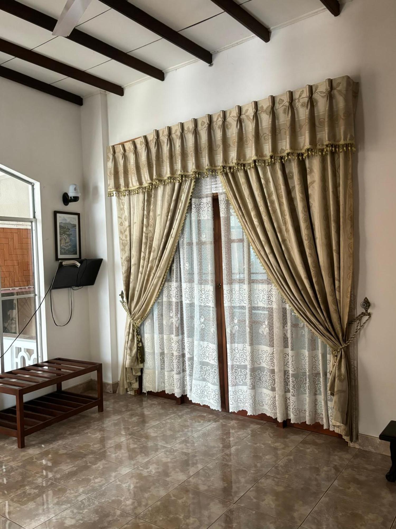 Village Inn Resort Negombo Buitenkant foto